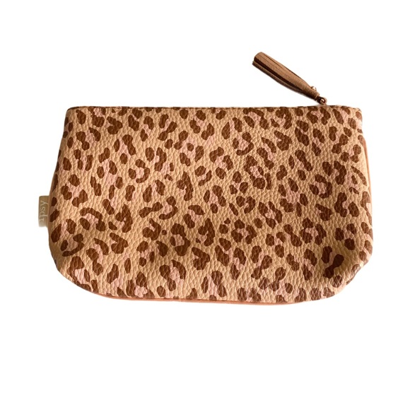 new Ipsy x Gigi Makeup Bag Nov 19 ㋛ Leopard ㋛ Bag Only ㋛ Spill Proof Lining - Picture 7 of 10